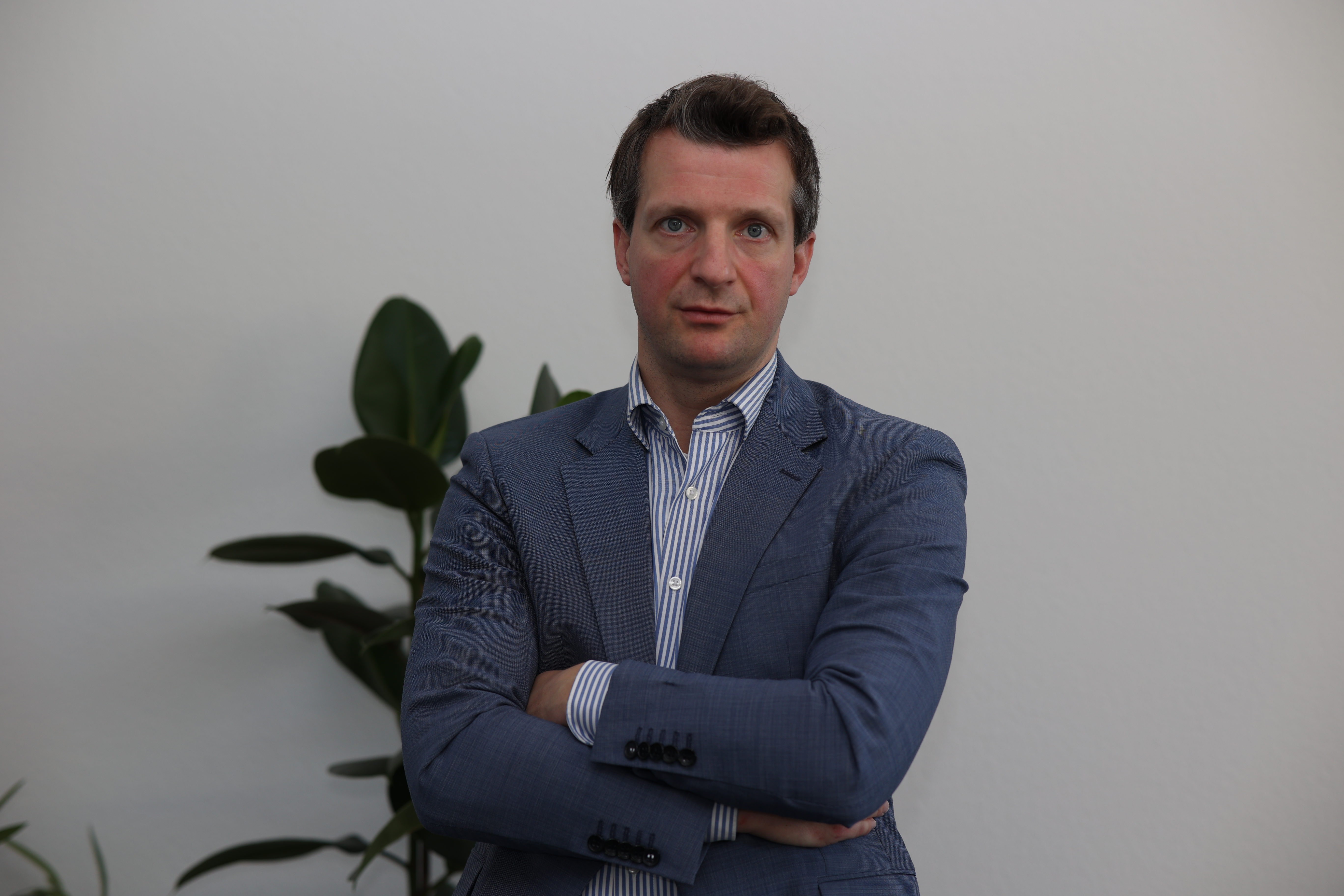 Co-Gründer Portrait mit verschränkten Armen, Beratungsunternehmen Göppingen