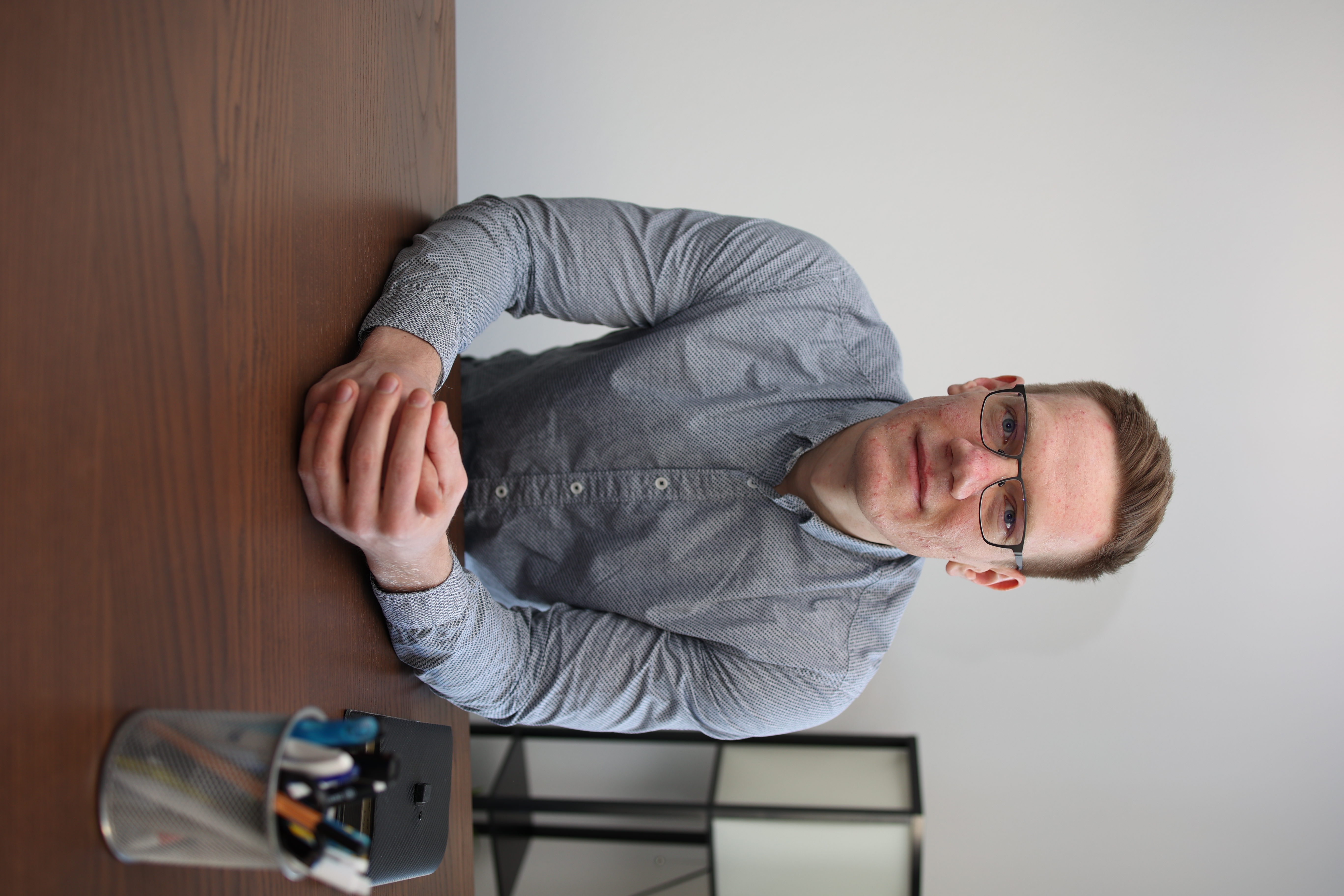 Nahportrait Gründer im Büro, Beratungsunternehmen Göppingen